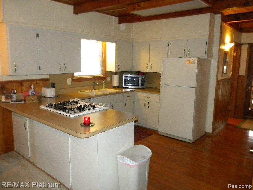 1685 Clark Lake Road Brighton, MI 48114 - Photo 3 of 25 Spacious Kitchen