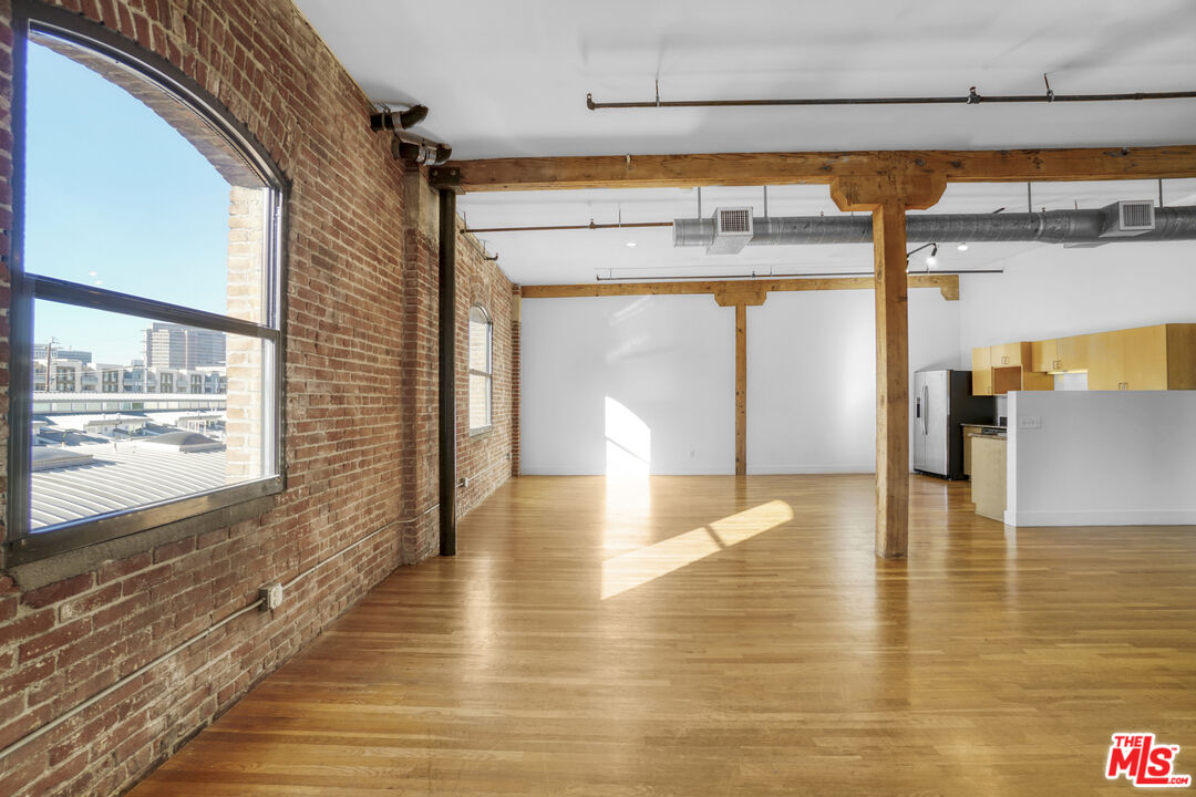 215 South Santa Fe Avenue, Unit 17 Los Angeles, CA 90012 - Photo 12 of 17