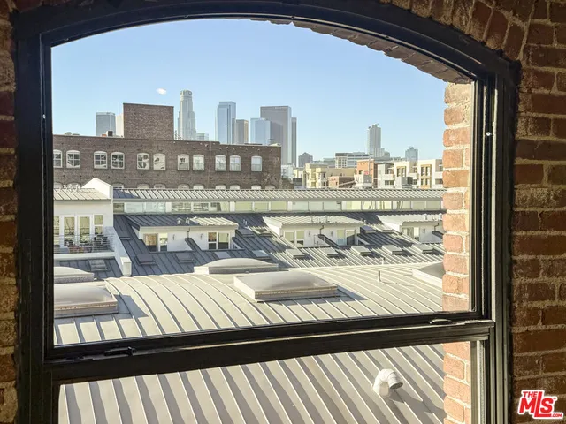 $4,000 | 215 South Santa Fe Avenue, Unit 17, Los Angeles, CA 90012