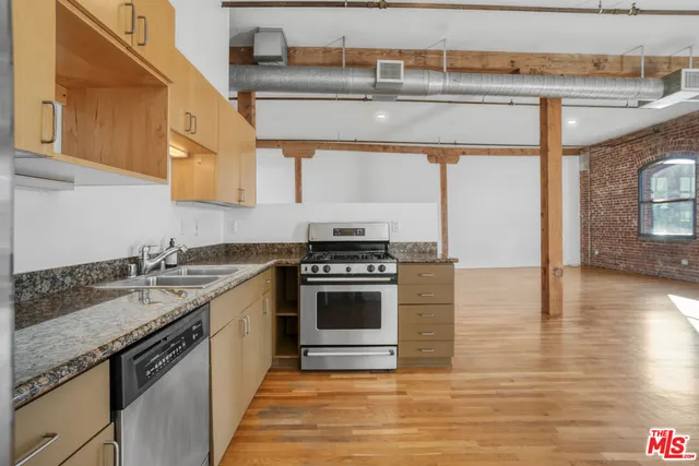 $4,000 | 215 South Santa Fe Avenue, Unit 17, Los Angeles, CA 90012