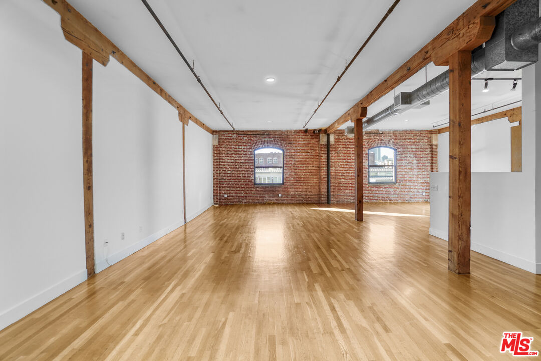 215 South Santa Fe Avenue, Unit 17 Los Angeles, CA 90012 - Photo 4 of 17