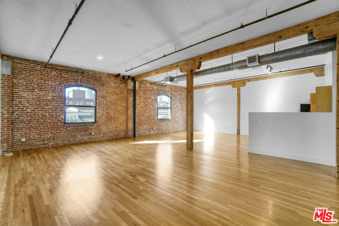 215 South Santa Fe Avenue, Unit 17 Los Angeles, CA 90012 - Photo 5 of 17