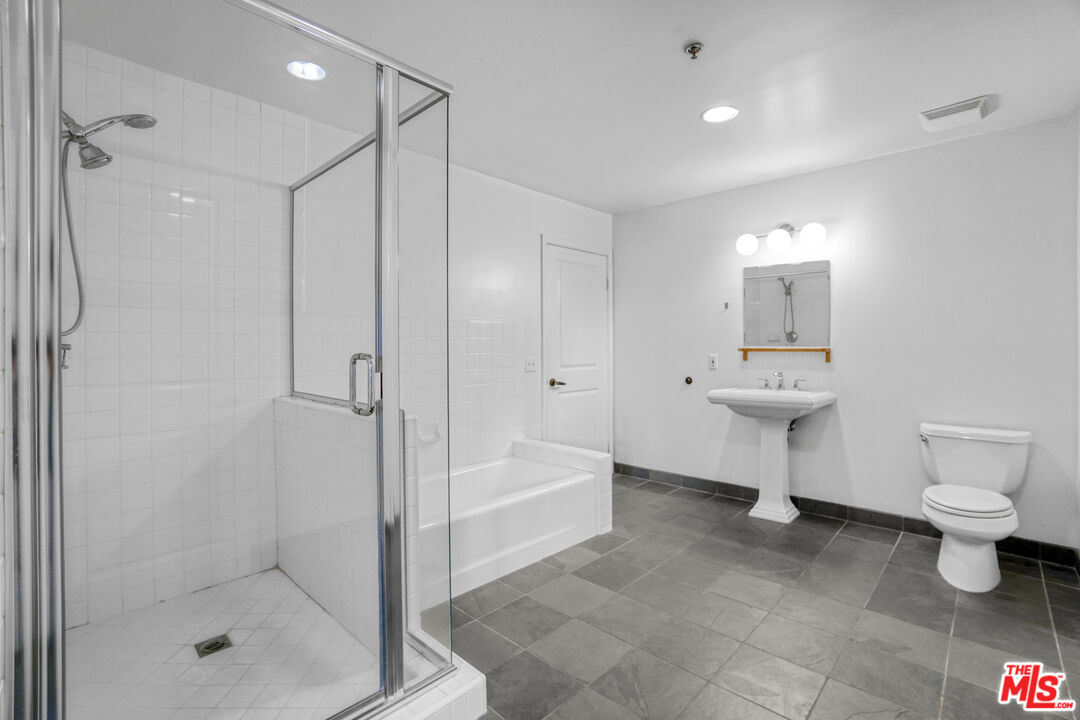 215 South Santa Fe Avenue, Unit 17 Los Angeles, CA 90012 - Photo 6 of 17