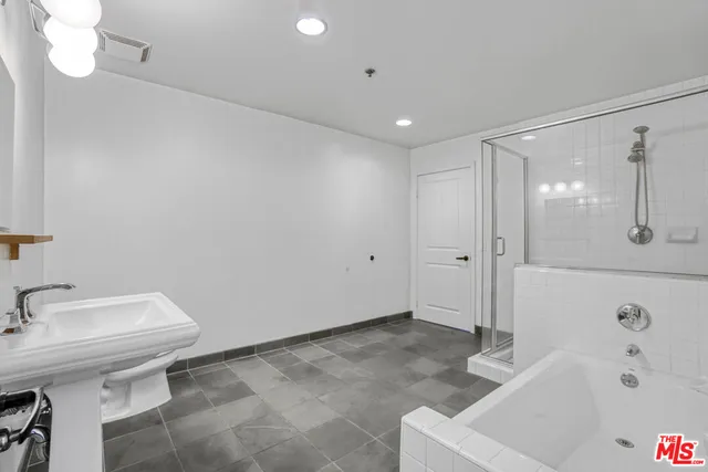 $4,000 | 215 South Santa Fe Avenue, Unit 17, Los Angeles, CA 90012