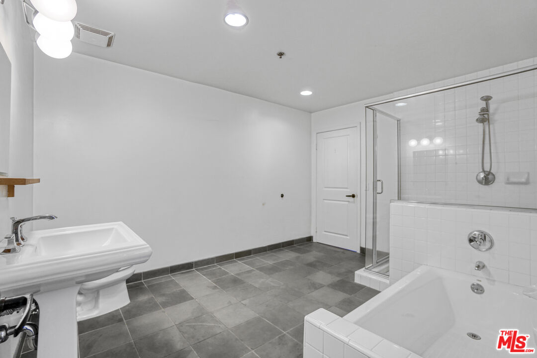 215 South Santa Fe Avenue, Unit 17 Los Angeles, CA 90012 - Photo 7 of 17