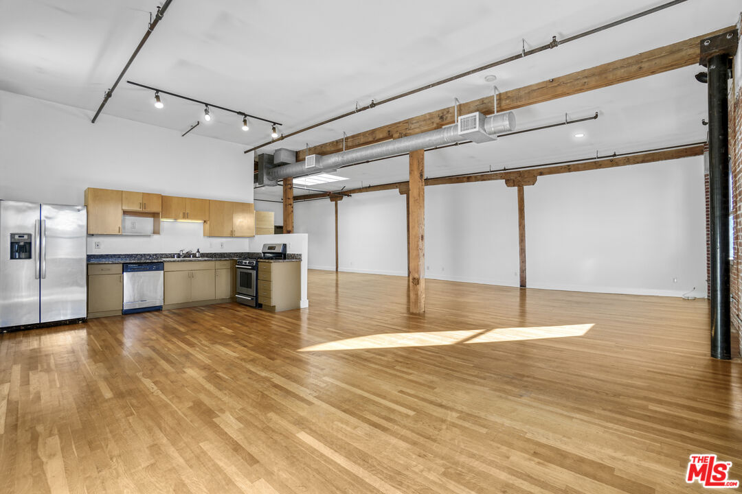 215 South Santa Fe Avenue, Unit 17 Los Angeles, CA 90012 - Photo 9 of 17