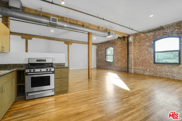 $4,000 | 215 South Santa Fe Avenue, Unit 17, Los Angeles, CA 90012