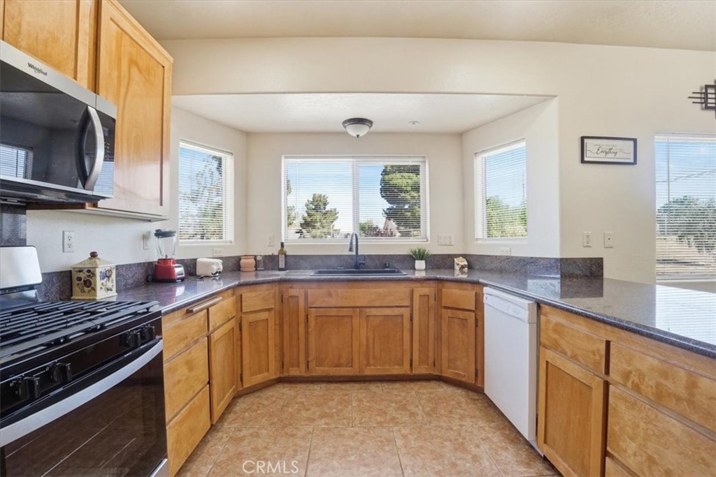 9323 Serra Street Phelan, CA 92371 - Photo 18 of 52