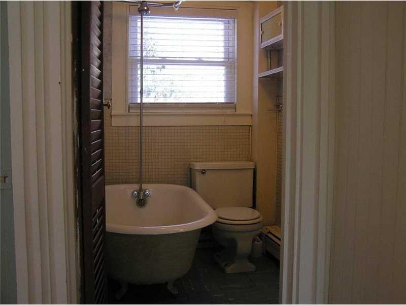 28 Knox Road Bar Harbor, ME 04609 - Photo 23 of 25 Bathroom. Upstairs full bath has...