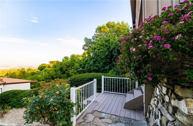 $1,695,000 | 27772 Palos Verdes Drive East, Rancho Palos Verdes, CA 90275