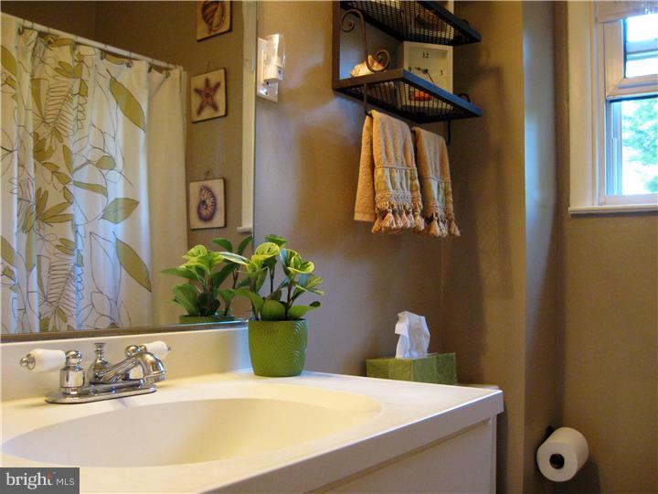 8 Rondon Avenue Berlin, NJ 08009 - Photo 15 of 23 Bathroom