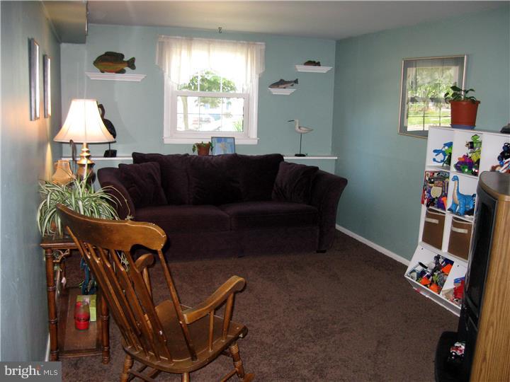 8 Rondon Avenue Berlin, NJ 08009 - Photo 17 of 23 Family Room