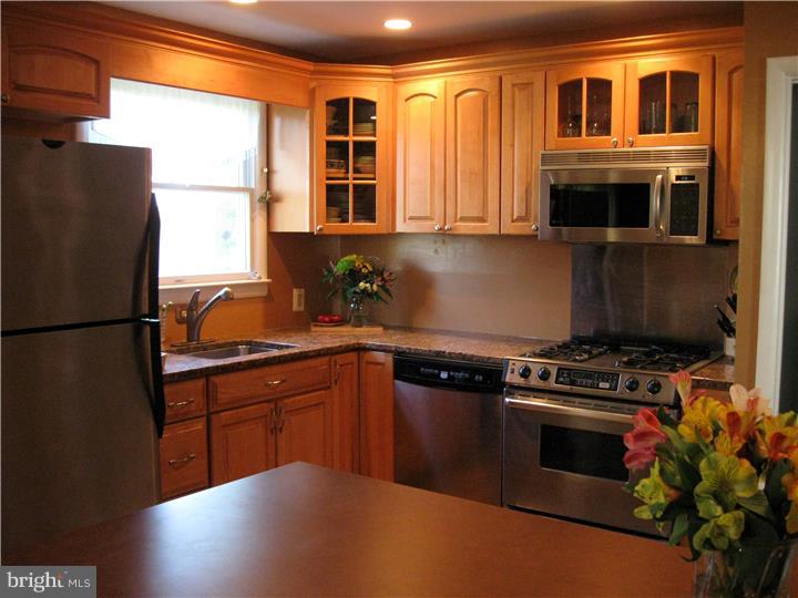 8 Rondon Avenue Berlin, NJ 08009 - Photo 8 of 23 Kitchen