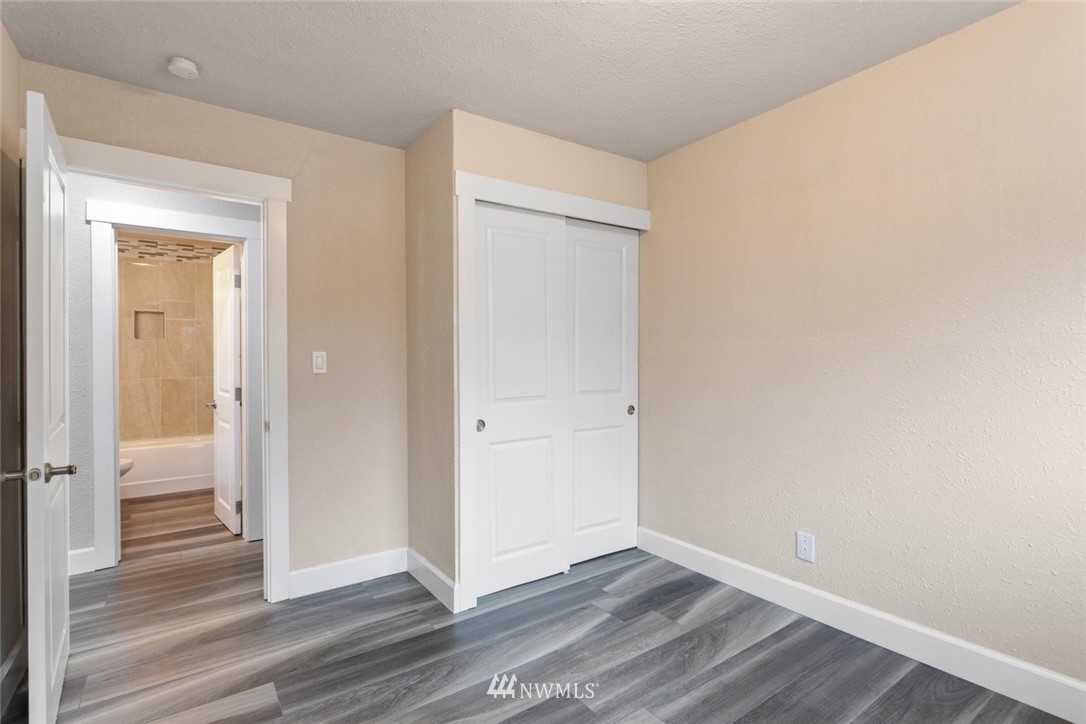 2705 Northeast 6th Place Renton, WA 98056 - Photo 18 of 26