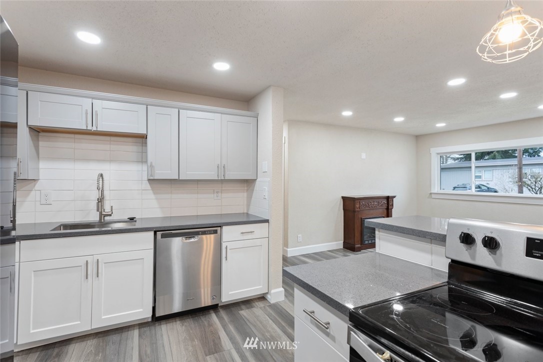 2705 Northeast 6th Place Renton, WA 98056 - Photo 3 of 26