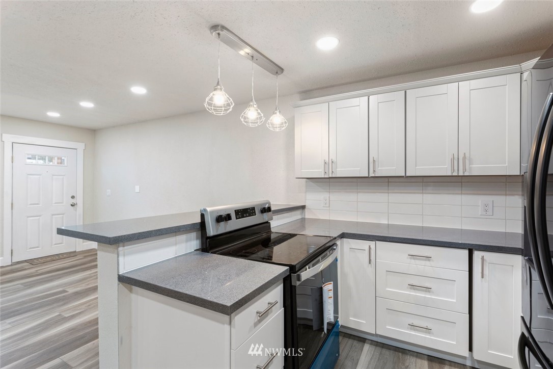 2705 Northeast 6th Place Renton, WA 98056 - Photo 5 of 26
