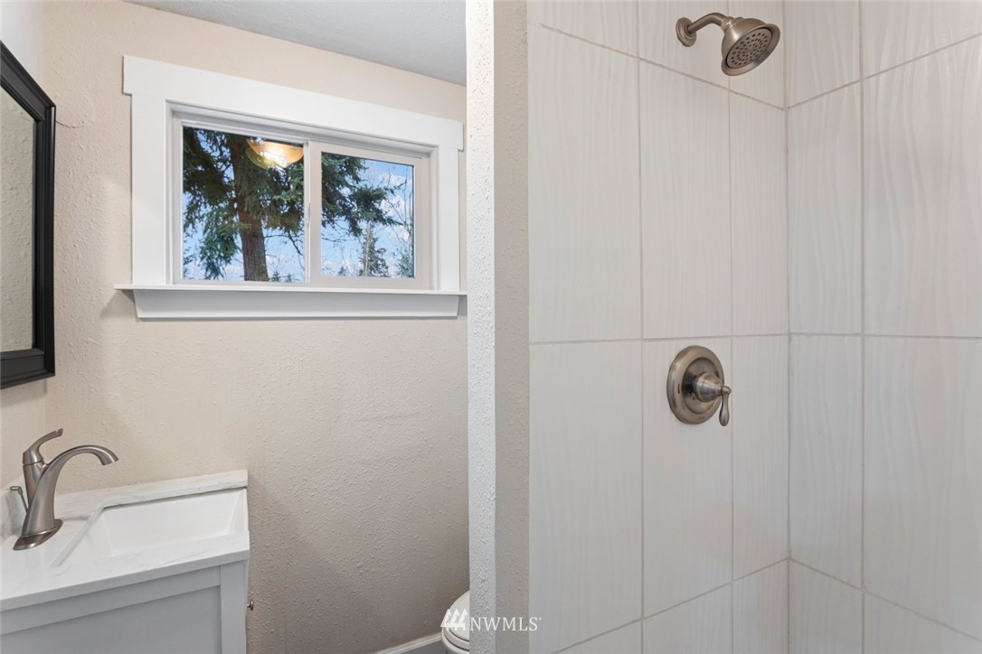 2705 Northeast 6th Place Renton, WA 98056 - Photo 8 of 26