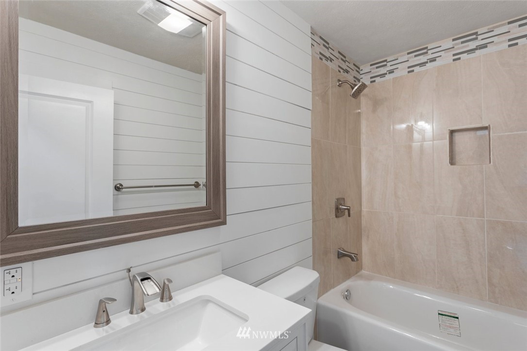 2705 Northeast 6th Place Renton, WA 98056 - Photo 10 of 26