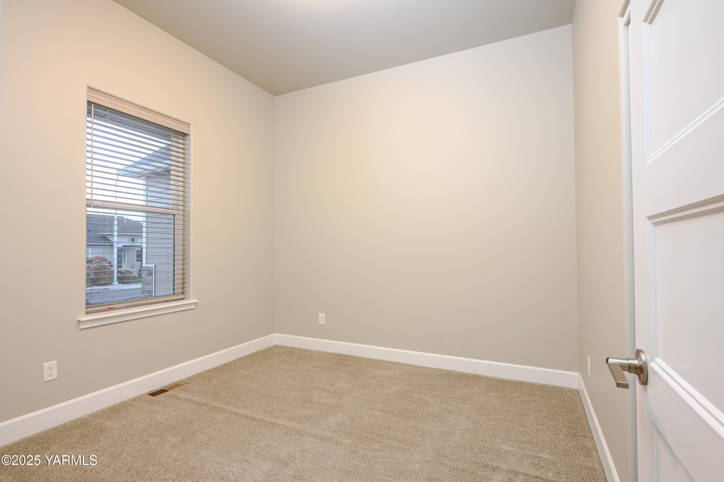 7310 Whitman Avenue Yakima, WA 98903 - Photo 22 of 31 Secondary bedroom 2
