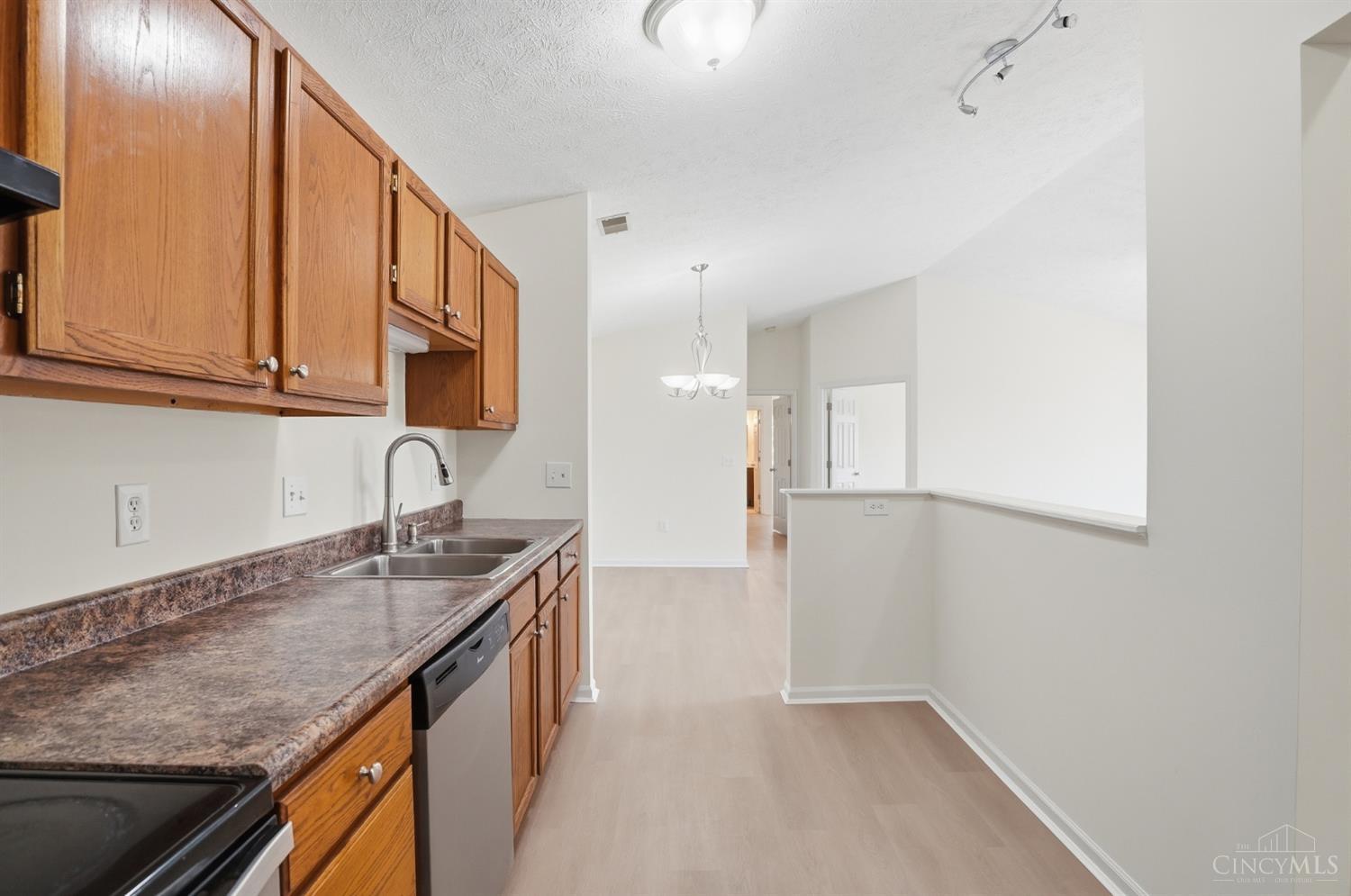 7372 Ridgepoint Drive, Unit 10 Cincinnati, OH 45230 - Photo 16 of 42