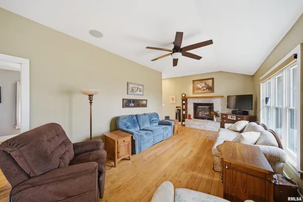 $255,000 | 4905 Highway 24, Peoria, IL 61607