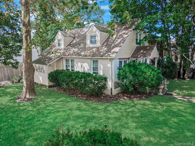 $900,000 | 362 Langdon Boulevard, Rockville Centre, NY 11570