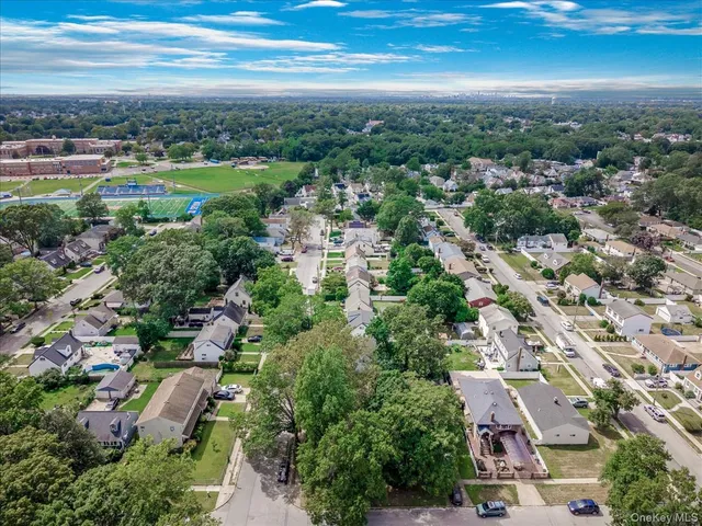 $900,000 | 362 Langdon Boulevard, Rockville Centre, NY 11570