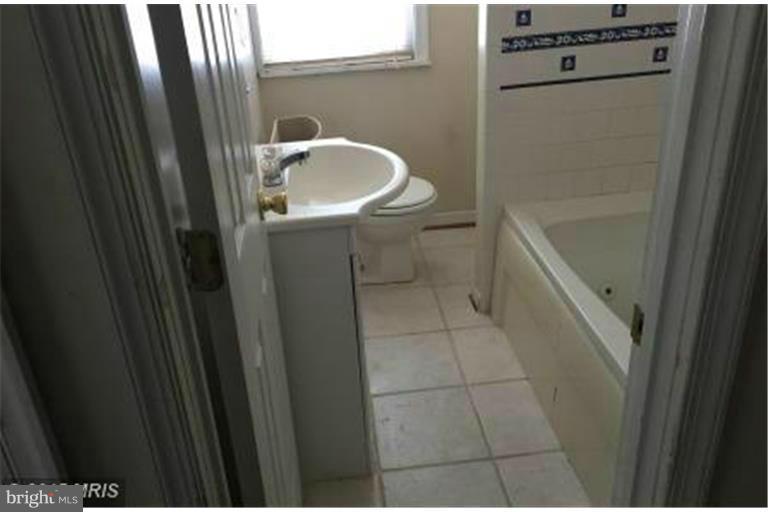 3905 West Cold Spring Lane Baltimore, MD 21215 - Photo 12 of 15 Bath