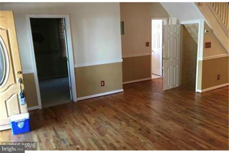 3905 West Cold Spring Lane Baltimore, MD 21215 - Photo 3 of 15 Living Room