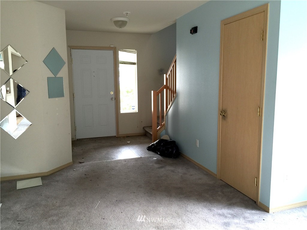 2725 Northeast 2nd Street Renton, WA 98056 - Photo 3 of 14