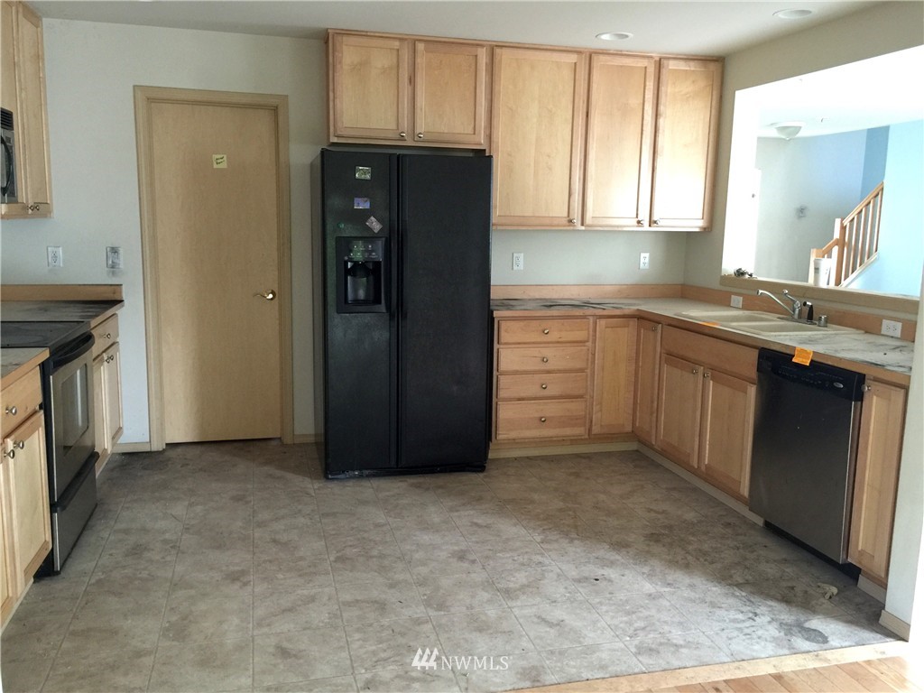 2725 Northeast 2nd Street Renton, WA 98056 - Photo 5 of 14