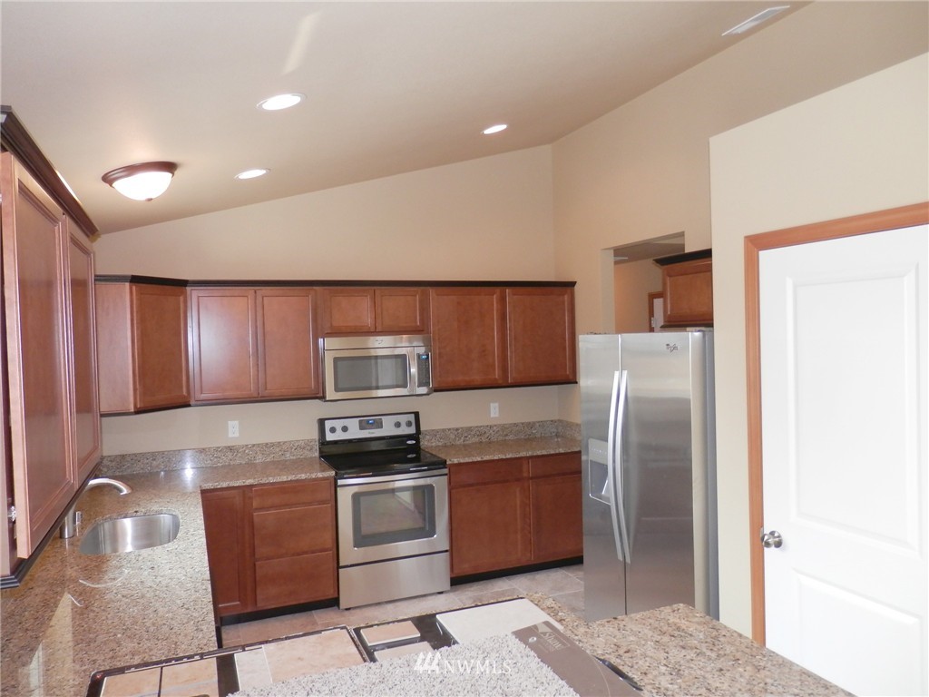 6308 192nd Lane Southwest Rochester, WA 98579 - Photo 3 of 23