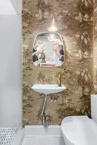 a view of livingroom with furniture