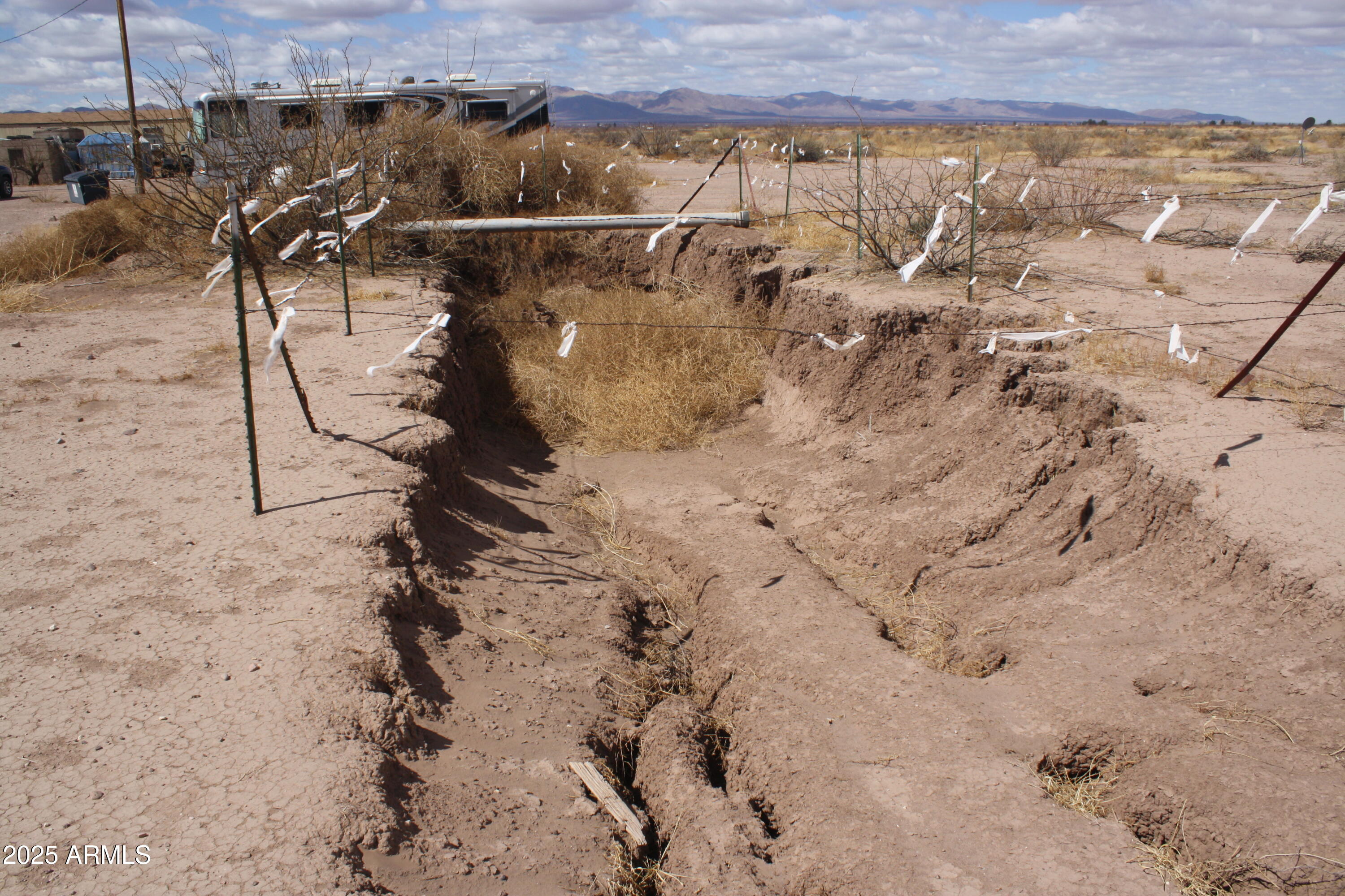6872 North Brooks Road McNeal, AZ 85617 - Photo 13 of 24 a view of an outdoor space and a yard