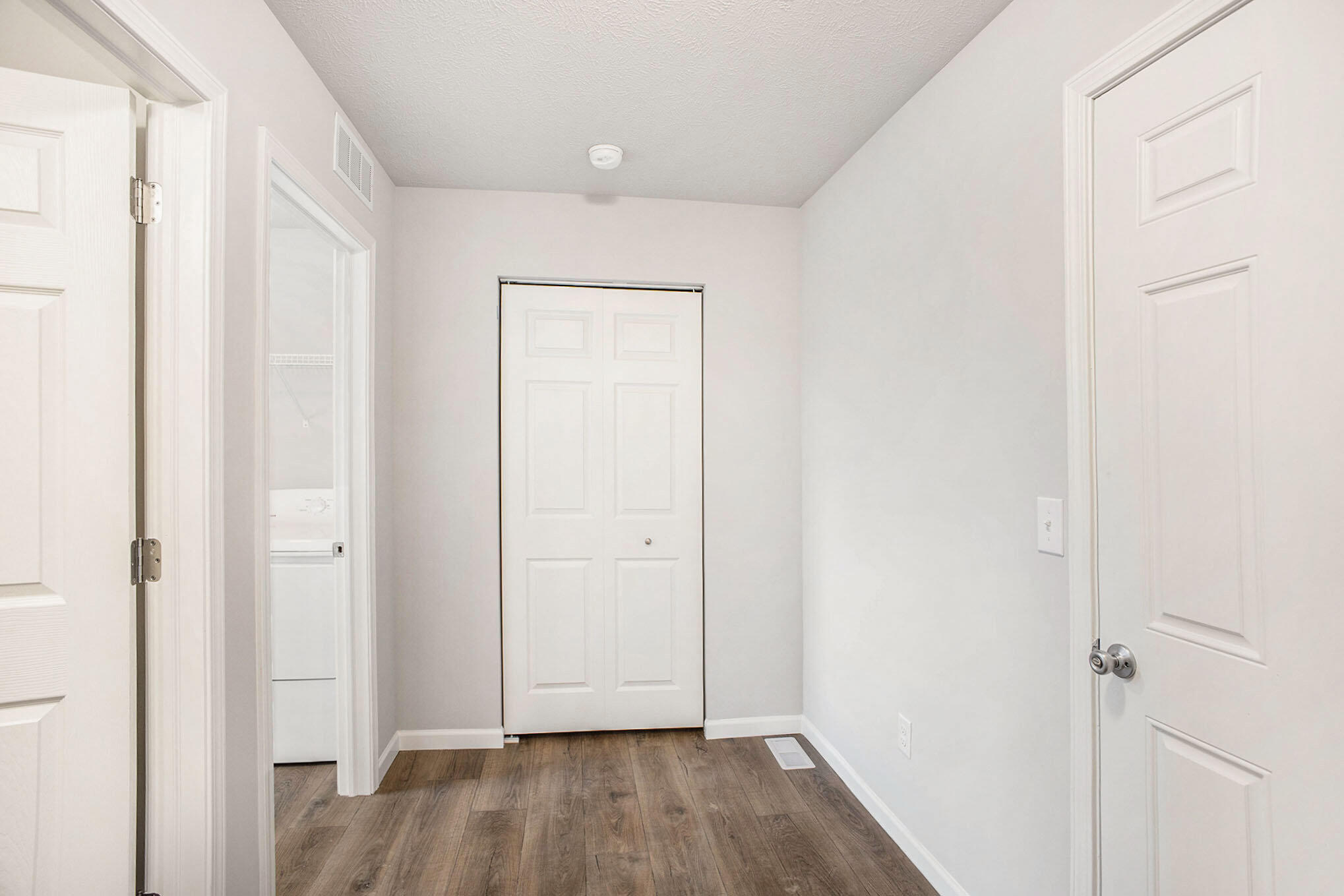 1229 East Marquette Woods Road St. Joseph, MI 49085 - Photo 11 of 26 20-CBR018-i1880-Mudroom1