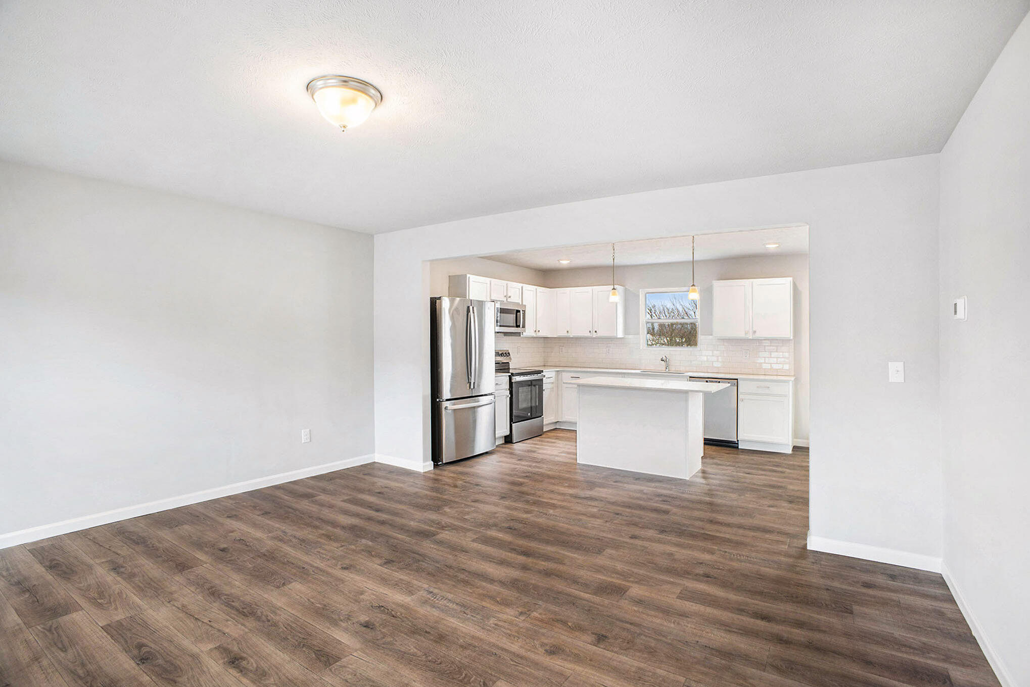 1229 East Marquette Woods Road St. Joseph, MI 49085 - Photo 2 of 26 1-CBR018-i1880-Great Room1