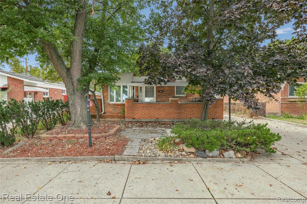 19643 Inkster Road Livonia, MI 48152 - Photo 1 of 29