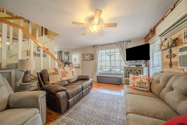 $179,900 | 1100 Cypress Creek Drive, Mount Vernon, TX 75457