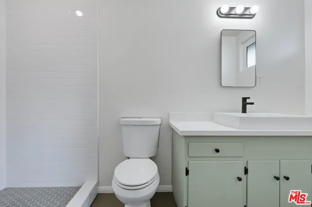 $2,975 | 4110 Division Place, Unit 1, Los Angeles, CA 90065