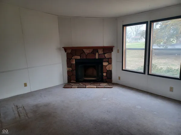 $130,000 | 15566 South 8th Street, Clinton, IN 47842