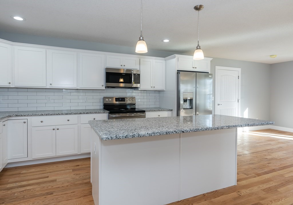 46 Grand Street Springfield, MA 01108 - Photo 17 of 32