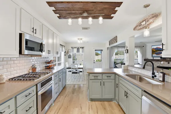 $336,000 | 6621 Blue Hollow Lane, Dickinson, TX 77539