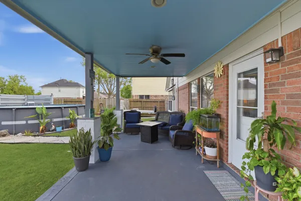 $336,000 | 6621 Blue Hollow Lane, Dickinson, TX 77539