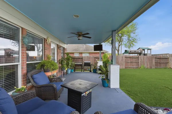 $336,000 | 6621 Blue Hollow Lane, Dickinson, TX 77539