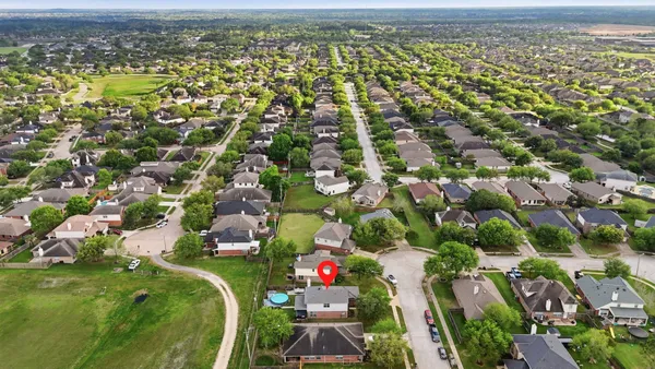 $336,000 | 6621 Blue Hollow Lane, Dickinson, TX 77539