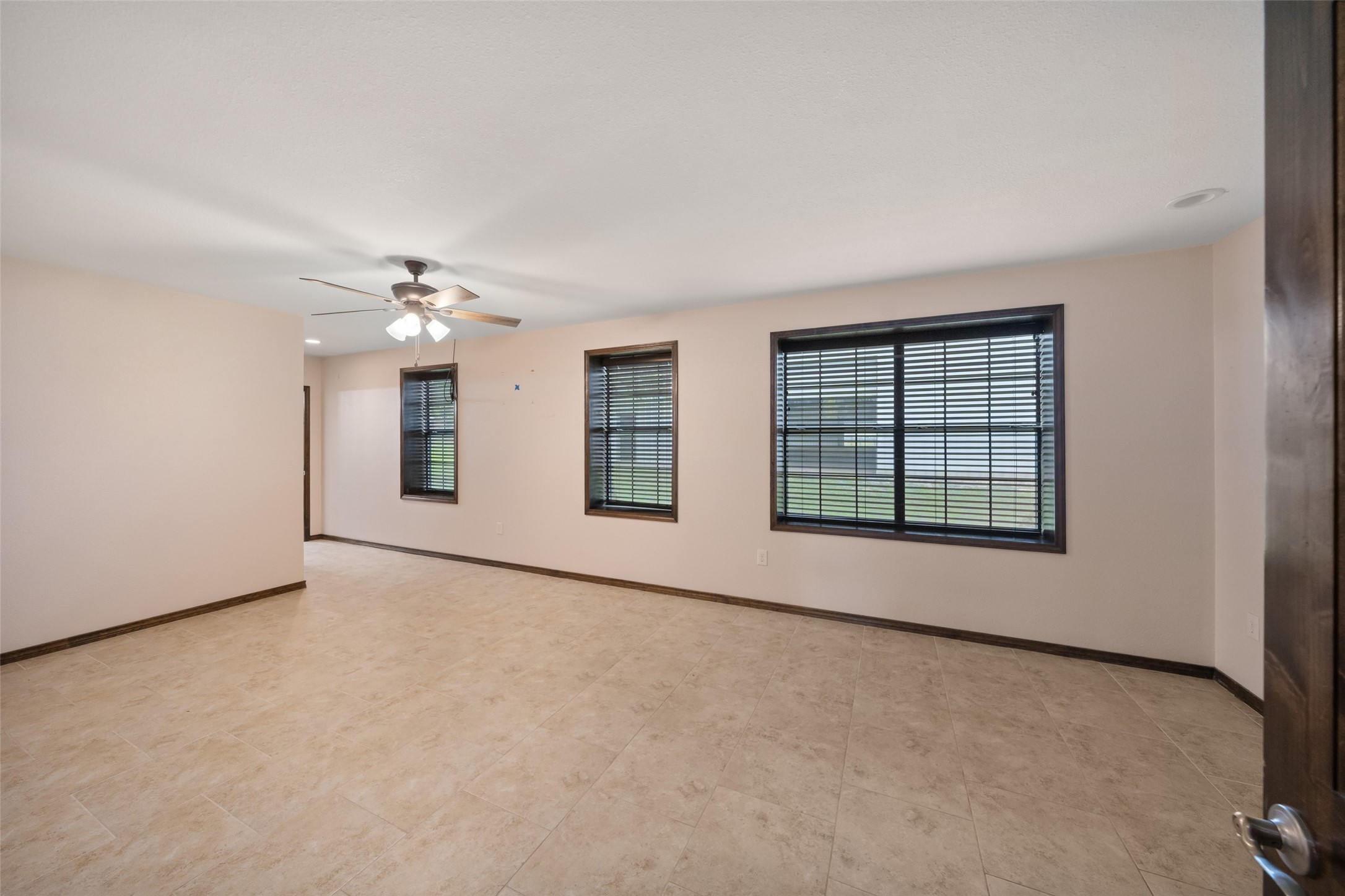 119 Fm 1891 Shiner, TX 77984 - Photo 28 of 40 an empty room with windows