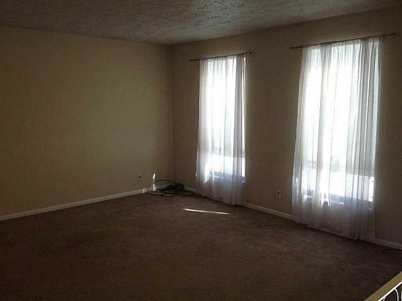 184 Pinchtown Road Baldwin, PA 15236 - Photo 3 of 25 Living Room.