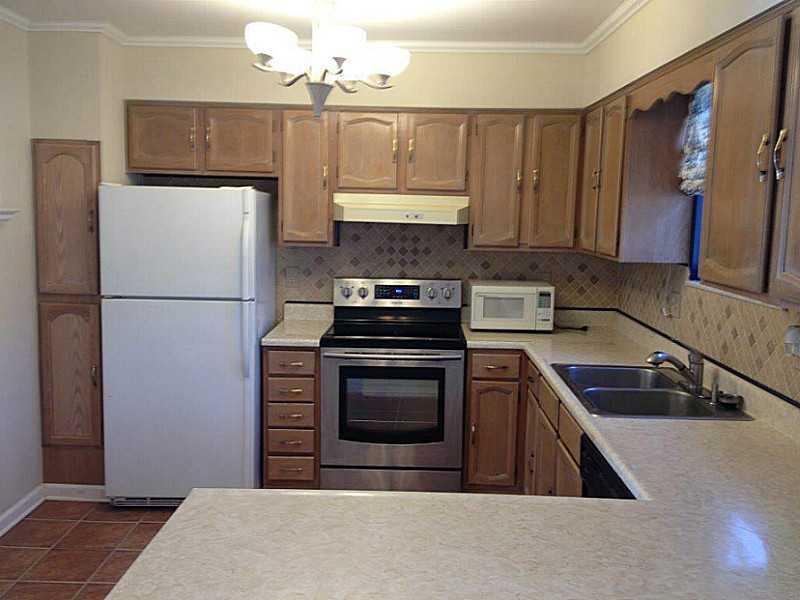 184 Pinchtown Road Baldwin, PA 15236 - Photo 9 of 25 Kitchen.