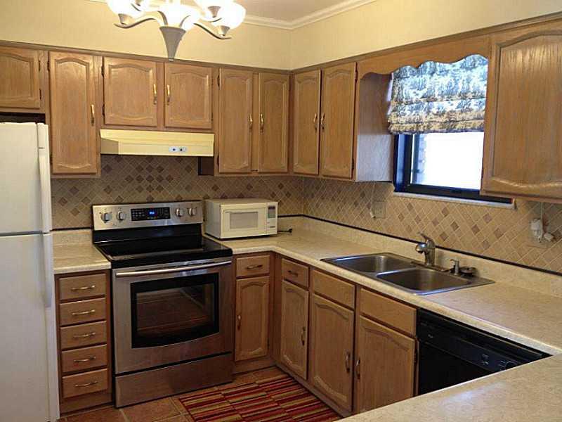 184 Pinchtown Road Baldwin, PA 15236 - Photo 10 of 25 Kitchen.