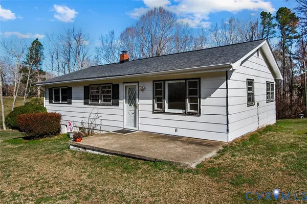 a view of a back yard of the house
